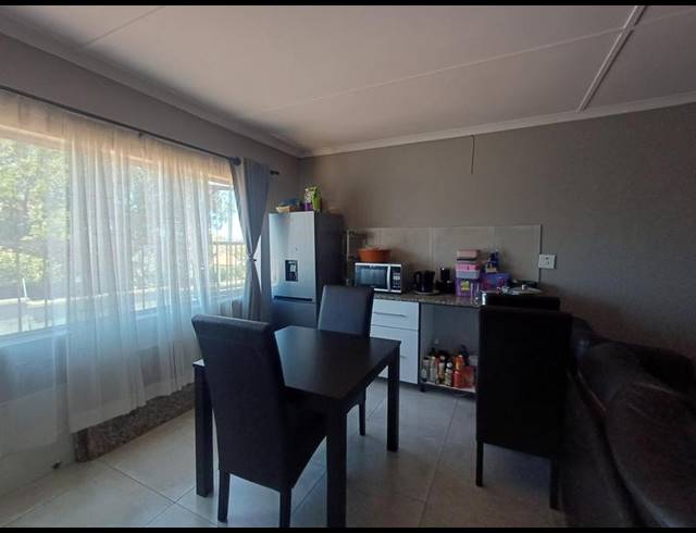 2 BEDROOM PROPERTY TO RENT IN GREENWOOD PARK